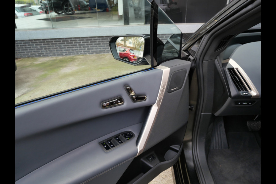 BMW iX xDrive50 BUSINESS ED. PLUS | 112 kWh | PANORAMA | CRYSTAL | TREKHAAK | LUCHTVERING | 1e EIG!!