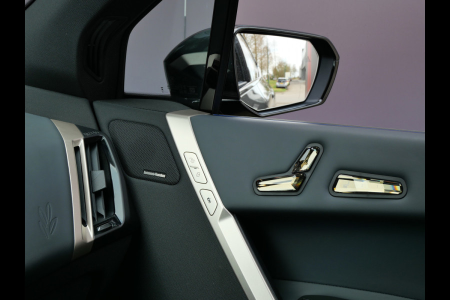 BMW iX xDrive50 BUSINESS ED. PLUS | 112 kWh | PANORAMA | CRYSTAL | TREKHAAK | LUCHTVERING | 1e EIG!!