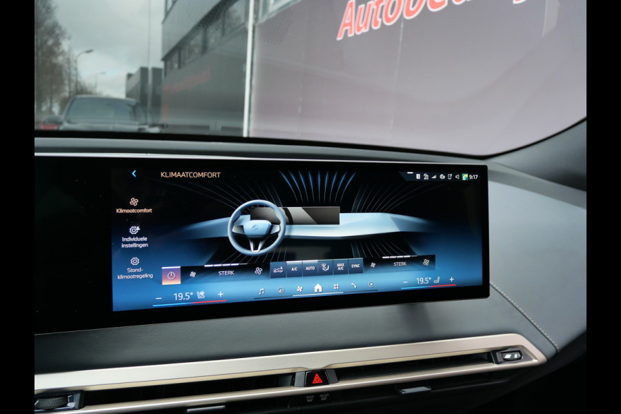 BMW iX xDrive50 BUSINESS ED. PLUS | 112 kWh | PANORAMA | CRYSTAL | TREKHAAK | LUCHTVERING | 1e EIG!!