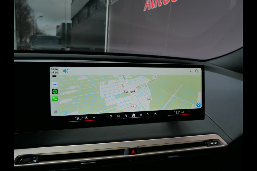 BMW iX xDrive50 BUSINESS ED. PLUS | 112 kWh | PANORAMA | CRYSTAL | TREKHAAK | LUCHTVERING | 1e EIG!!
