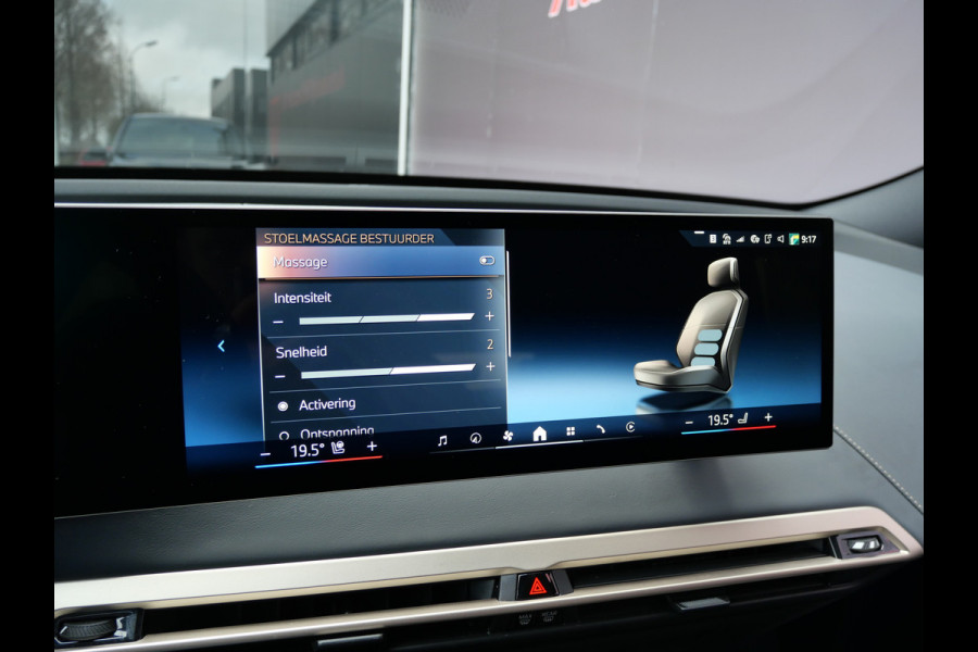 BMW iX xDrive50 BUSINESS ED. PLUS | 112 kWh | PANORAMA | CRYSTAL | TREKHAAK | LUCHTVERING | 1e EIG!!