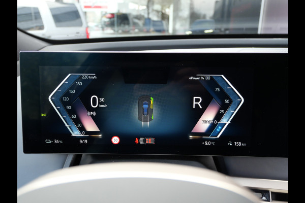 BMW iX xDrive50 BUSINESS ED. PLUS | 112 kWh | PANORAMA | CRYSTAL | TREKHAAK | LUCHTVERING | 1e EIG!!
