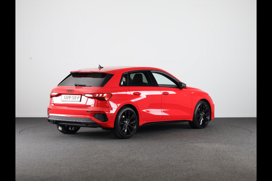 Audi A3 Sportback 35 TFSI S edition 150 pk S-tronic | Verlengde garantie | Navigatie | Panoramadak | Parkeersensoren (Park assist) | Cruise control | Full-LED koplampen | S-line |