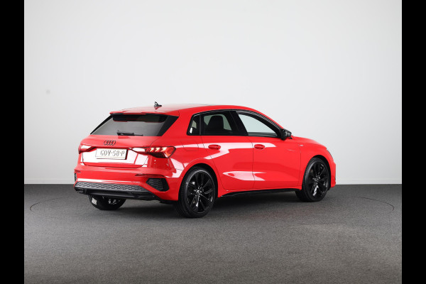 Audi A3 Sportback 35 TFSI S edition 150 pk S-tronic | Verlengde garantie | Navigatie | Panoramadak | Parkeersensoren (Park assist) | Cruise control | Full-LED koplampen | S-line |