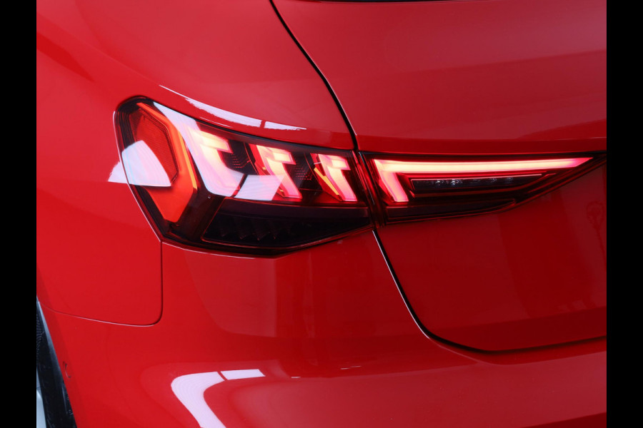 Audi A3 Sportback 35 TFSI S edition 150 pk S-tronic | Verlengde garantie | Navigatie | Panoramadak | Parkeersensoren (Park assist) | Cruise control | Full-LED koplampen | S-line |