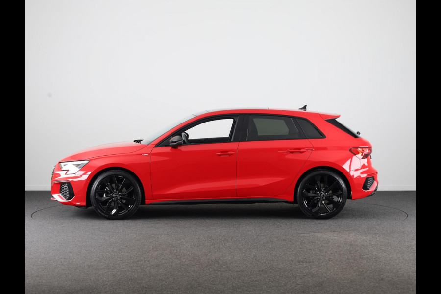 Audi A3 Sportback 35 TFSI S edition 150 pk S-tronic | Verlengde garantie | Navigatie | Panoramadak | Parkeersensoren (Park assist) | Cruise control | Full-LED koplampen | S-line |