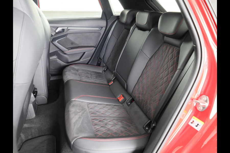 Audi A3 Sportback 35 TFSI S edition 150 pk S-tronic | Verlengde garantie | Navigatie | Panoramadak | Parkeersensoren (Park assist) | Cruise control | Full-LED koplampen | S-line |