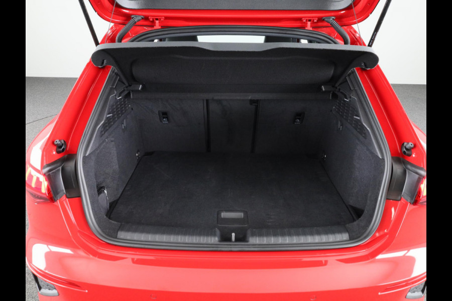 Audi A3 Sportback 35 TFSI S edition 150 pk S-tronic | Verlengde garantie | Navigatie | Panoramadak | Parkeersensoren (Park assist) | Cruise control | Full-LED koplampen | S-line |