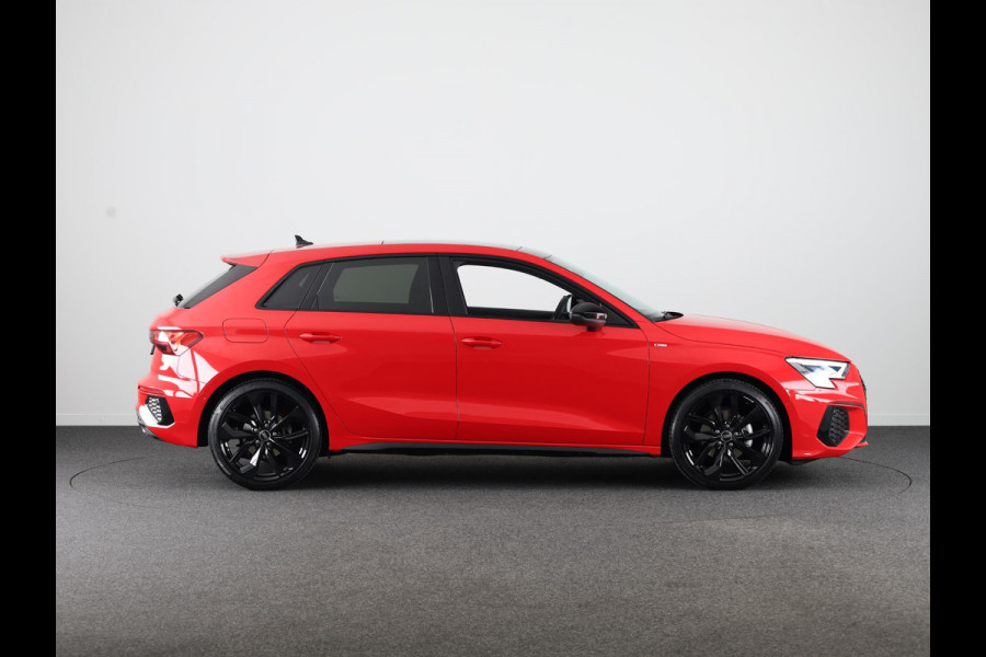 Audi A3 Sportback 35 TFSI S edition 150 pk S-tronic | Verlengde garantie | Navigatie | Panoramadak | Parkeersensoren (Park assist) | Cruise control | Full-LED koplampen | S-line |