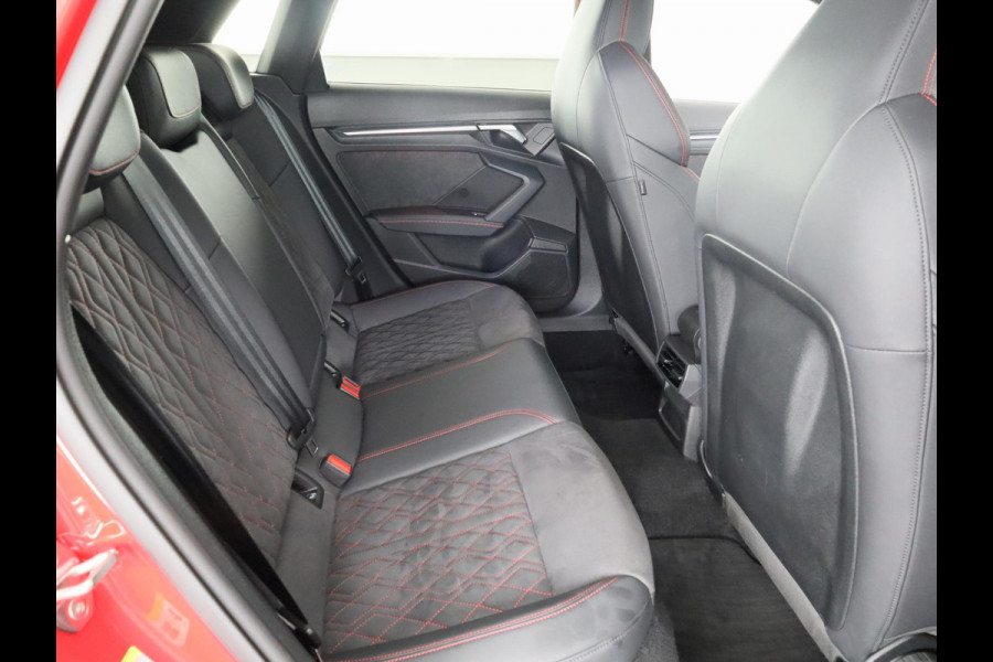 Audi A3 Sportback 35 TFSI S edition 150 pk S-tronic | Verlengde garantie | Navigatie | Panoramadak | Parkeersensoren (Park assist) | Cruise control | Full-LED koplampen | S-line |