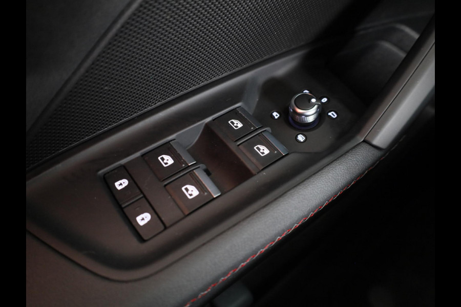 Audi A3 Sportback 35 TFSI S edition 150 pk S-tronic | Verlengde garantie | Navigatie | Panoramadak | Parkeersensoren (Park assist) | Cruise control | Full-LED koplampen | S-line |