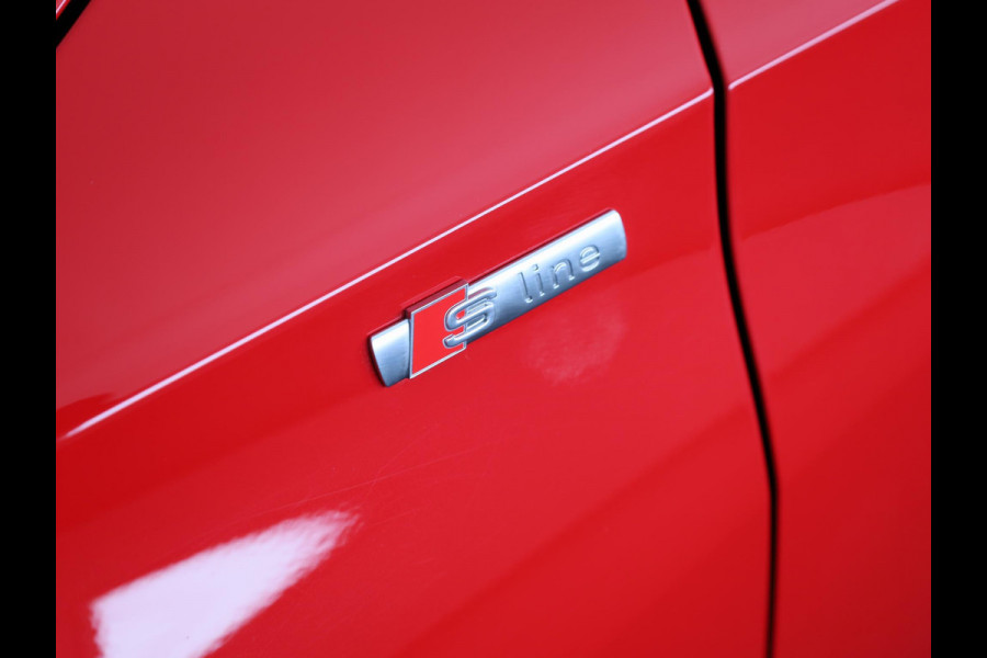Audi A3 Sportback 35 TFSI S edition 150 pk S-tronic | Verlengde garantie | Navigatie | Panoramadak | Parkeersensoren (Park assist) | Cruise control | Full-LED koplampen | S-line |