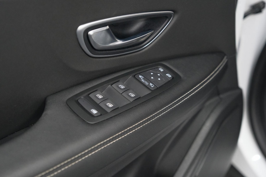 Renault Scénic TCe 140 EDC Intens | Trekhaak | Camera | Dodehoekdetectie | Apple Carplay