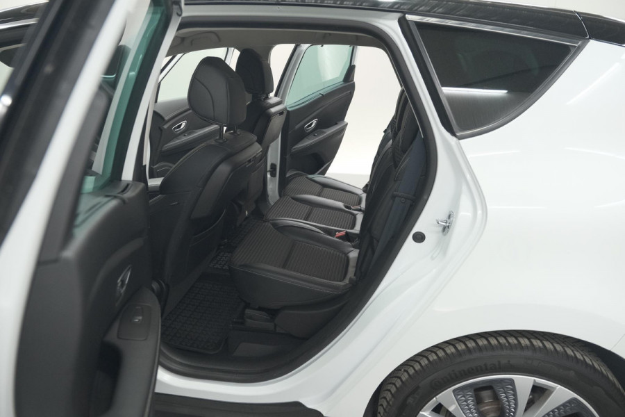 Renault Scénic TCe 140 EDC Intens | Trekhaak | Camera | Dodehoekdetectie | Apple Carplay