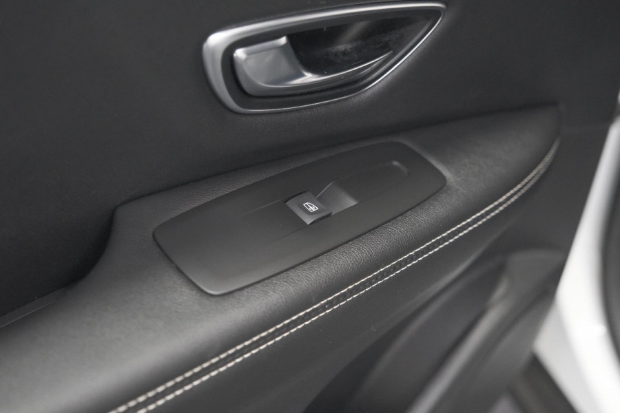 Renault Scénic TCe 140 EDC Intens | Trekhaak | Camera | Dodehoekdetectie | Apple Carplay