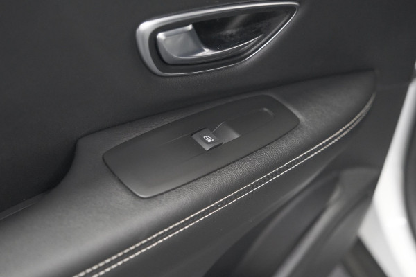 Renault Scénic TCe 140 EDC Intens | Trekhaak | Camera | Dodehoekdetectie | Apple Carplay