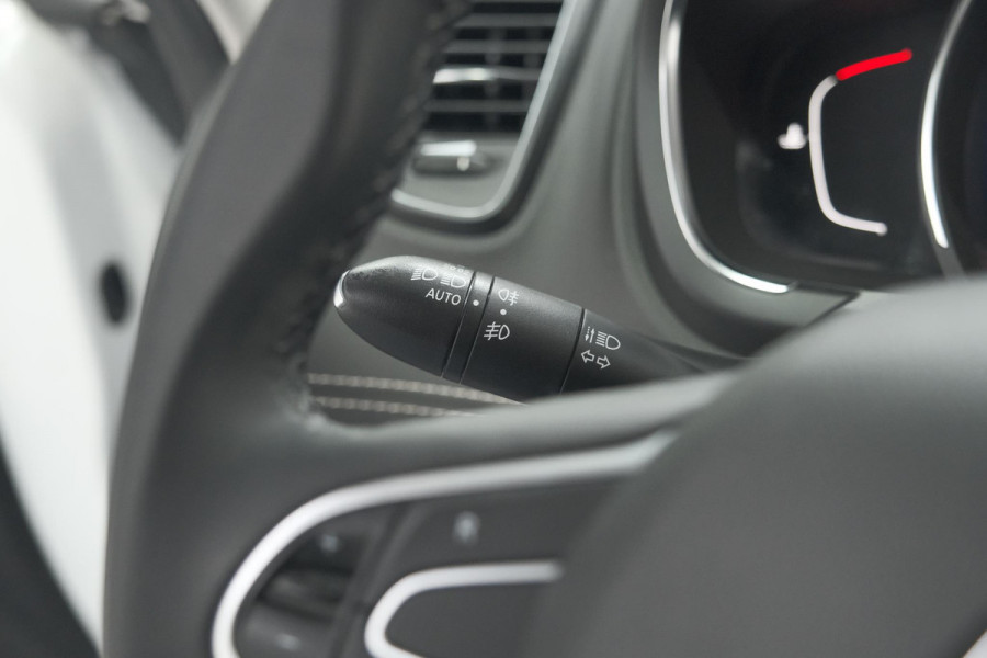 Renault Scénic TCe 140 EDC Intens | Trekhaak | Camera | Dodehoekdetectie | Apple Carplay