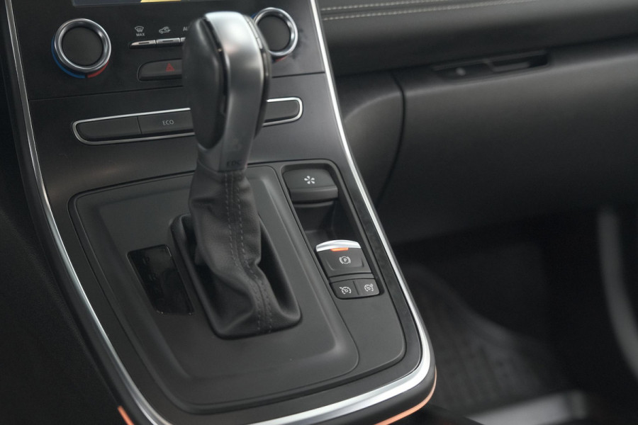 Renault Scénic TCe 140 EDC Intens | Trekhaak | Camera | Dodehoekdetectie | Apple Carplay