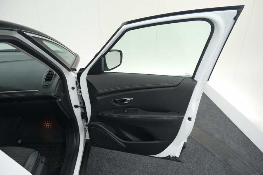 Renault Scénic TCe 140 EDC Intens | Trekhaak | Camera | Dodehoekdetectie | Apple Carplay