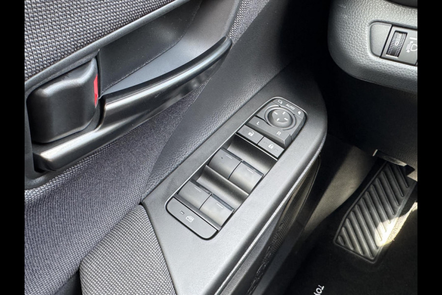 Toyota C-HR 2.0 High Power Hybrid First Edition | Groot scherm, Dodehoekherkenning, Stoel + Stuurverwarming, Parkeersensoren, Keyless