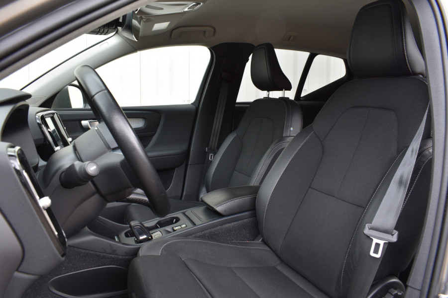 Volvo XC40 1.5 T3 Momentum Pro | Camera achter | Cruise Control | Dealer onderhouden |