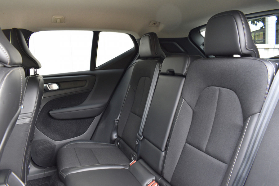 Volvo XC40 1.5 T3 Momentum Pro | Camera achter | Cruise Control | Dealer onderhouden |