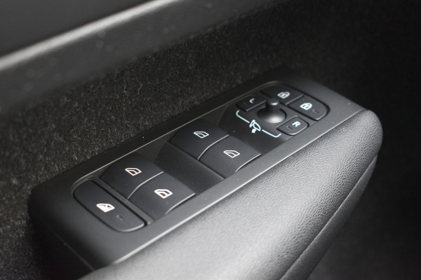 Volvo XC40 1.5 T3 Momentum Pro | Camera achter | Cruise Control | Dealer onderhouden |