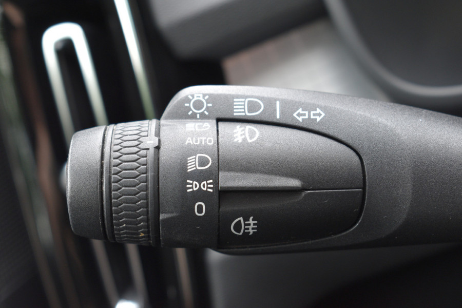 Volvo XC40 1.5 T3 Momentum Pro | Camera achter | Cruise Control | Dealer onderhouden |