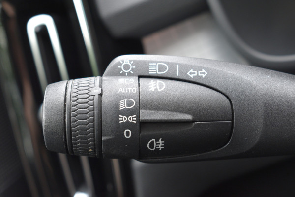 Volvo XC40 1.5 T3 Momentum Pro | Camera achter | Cruise Control | Dealer onderhouden |