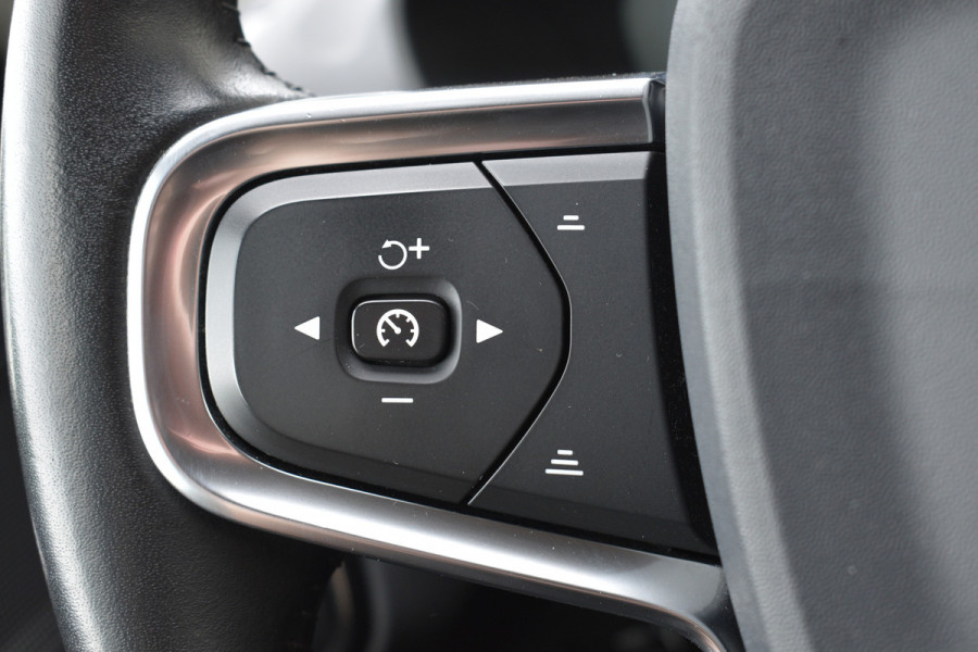 Volvo XC40 1.5 T3 Momentum Pro | Camera achter | Cruise Control | Dealer onderhouden |