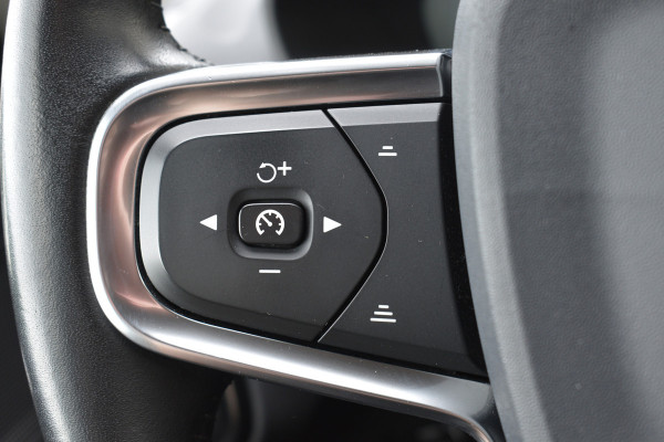 Volvo XC40 1.5 T3 Momentum Pro | Camera achter | Cruise Control | Dealer onderhouden |