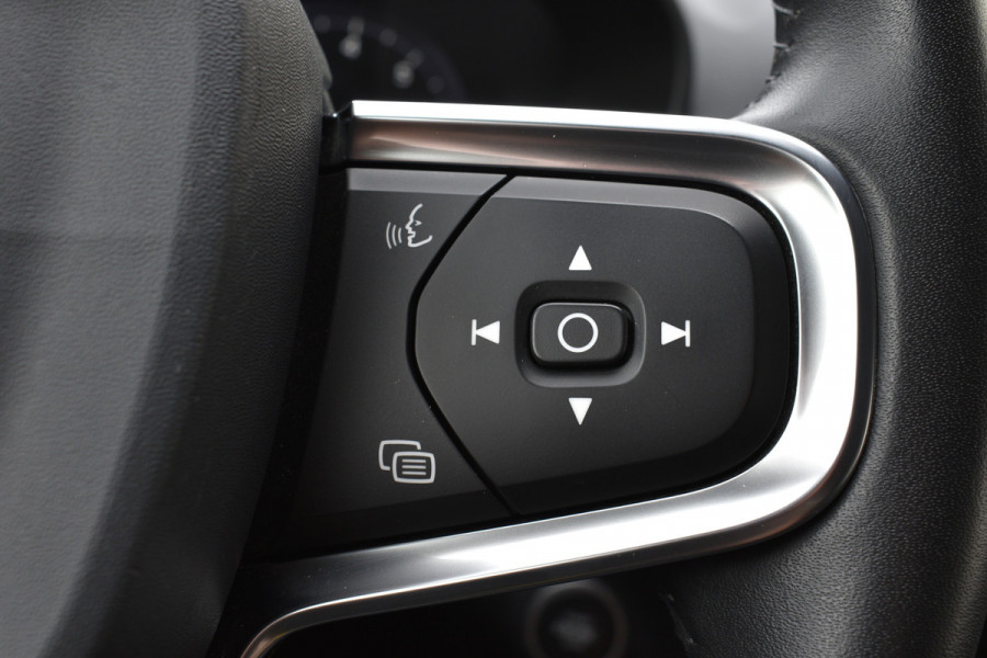 Volvo XC40 1.5 T3 Momentum Pro | Camera achter | Cruise Control | Dealer onderhouden |