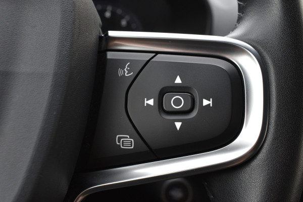 Volvo XC40 1.5 T3 Momentum Pro | Camera achter | Cruise Control | Dealer onderhouden |