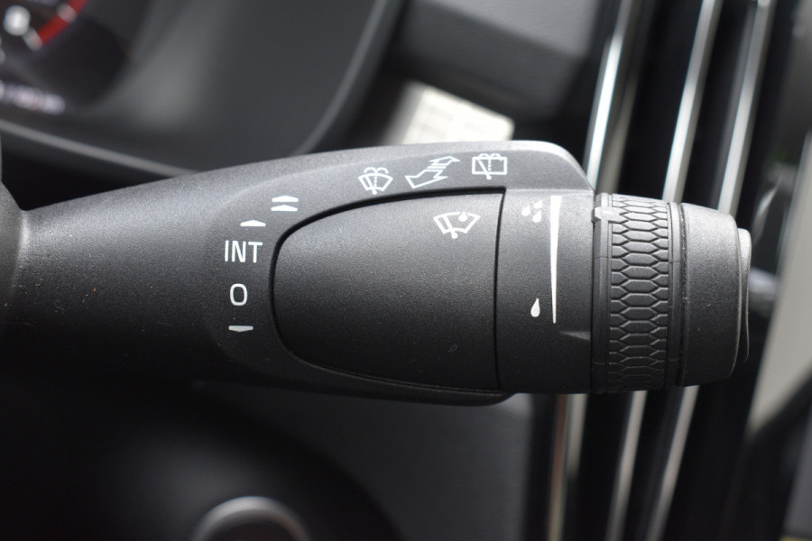 Volvo XC40 1.5 T3 Momentum Pro | Camera achter | Cruise Control | Dealer onderhouden |