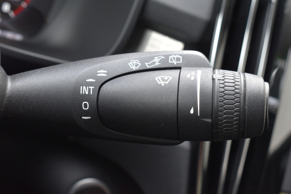 Volvo XC40 1.5 T3 Momentum Pro | Camera achter | Cruise Control | Dealer onderhouden |