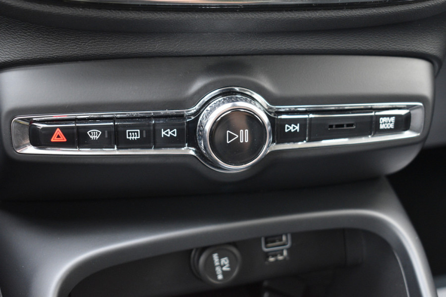Volvo XC40 1.5 T3 Momentum Pro | Camera achter | Cruise Control | Dealer onderhouden |