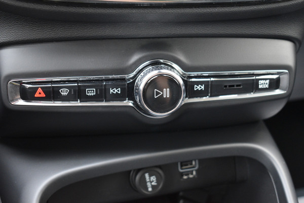 Volvo XC40 1.5 T3 Momentum Pro | Camera achter | Cruise Control | Dealer onderhouden |