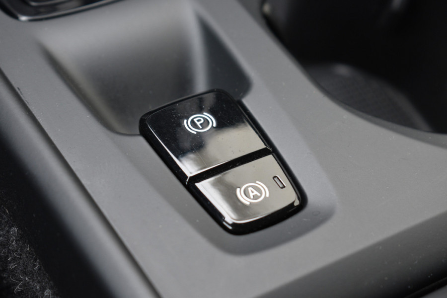 Volvo XC40 1.5 T3 Momentum Pro | Camera achter | Cruise Control | Dealer onderhouden |