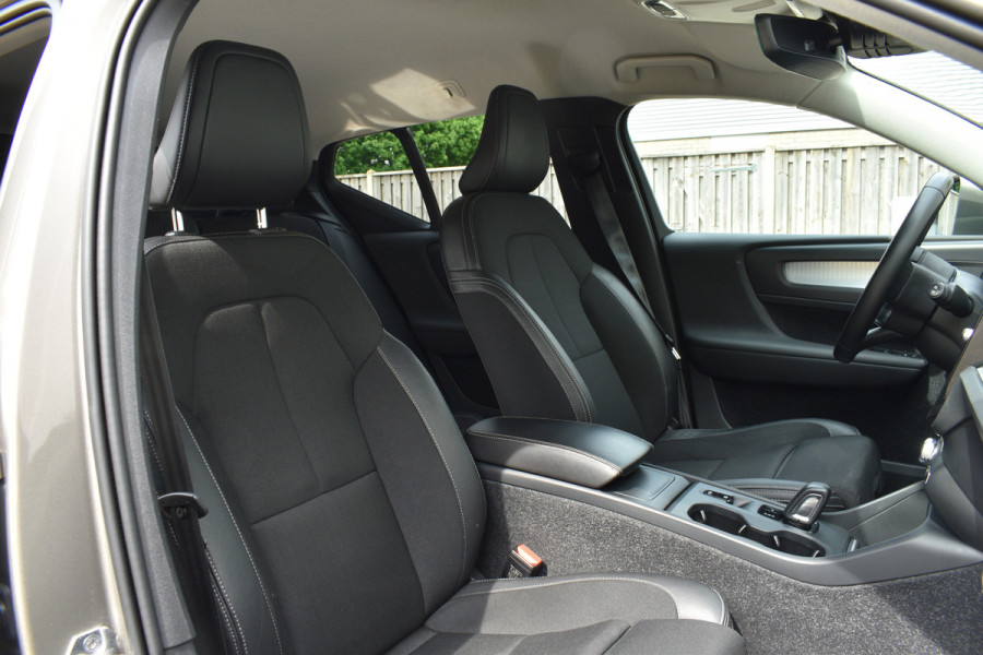 Volvo XC40 1.5 T3 Momentum Pro | Camera achter | Cruise Control | Dealer onderhouden |