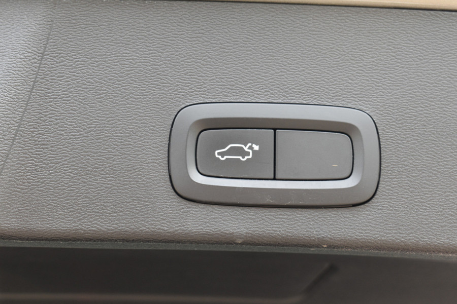 Volvo XC40 1.5 T3 Momentum Pro | Camera achter | Cruise Control | Dealer onderhouden |