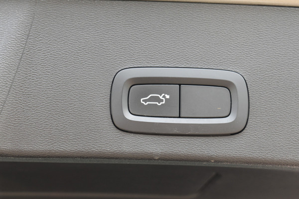 Volvo XC40 1.5 T3 Momentum Pro | Camera achter | Cruise Control | Dealer onderhouden |