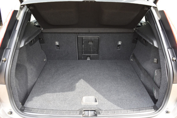 Volvo XC40 1.5 T3 Momentum Pro | Camera achter | Cruise Control | Dealer onderhouden |