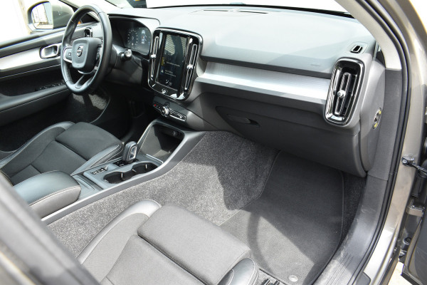 Volvo XC40 1.5 T3 Momentum Pro | Camera achter | Cruise Control | Dealer onderhouden |