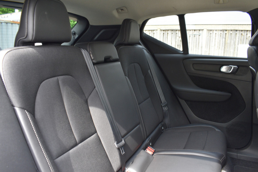 Volvo XC40 1.5 T3 Momentum Pro | Camera achter | Cruise Control | Dealer onderhouden |