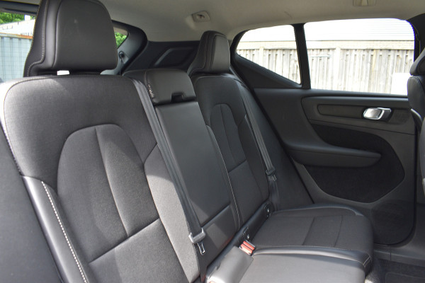 Volvo XC40 1.5 T3 Momentum Pro | Camera achter | Cruise Control | Dealer onderhouden |