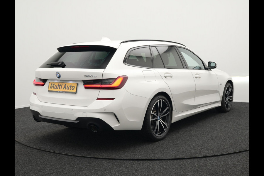 BMW 3 Serie Touring 320e M Sport Plug In Hybrid Dealer O.H PHEV | Adaptive Cruise | Alcantara Sportstoelen Verwarmd | 19"L.M | Sfeerverlichting | Carplay | DAB | Virtual | Navi Full Map |