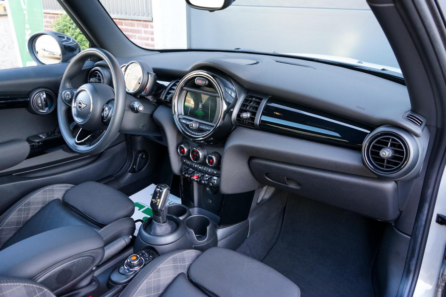 MINI Mini 1.5 Cooper Chili | Panoramadak | Stoelverwarming | Union Jack lichten | Zwarte Sierdelen