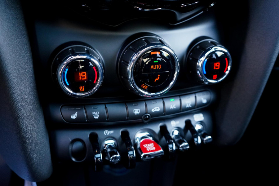MINI Mini 1.5 Cooper Chili | Panoramadak | Stoelverwarming | Union Jack lichten | Zwarte Sierdelen