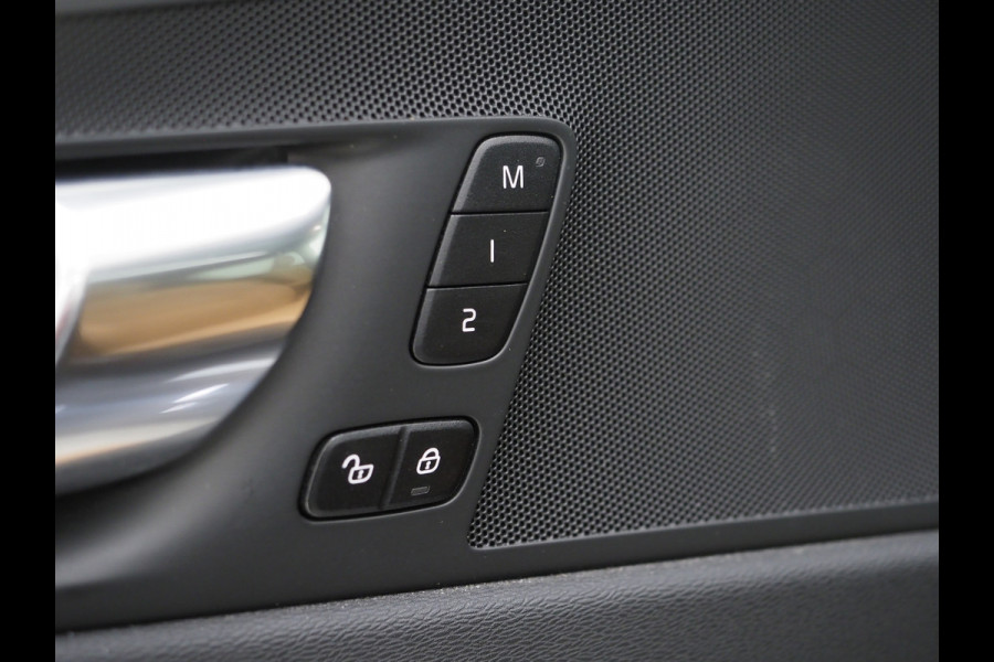 Volvo XC60 2.0 T6 Recharge AWD Ultimate Long Range | Panoramadak | Pilot Assist | Keyless | Camera | Memory | Trekhaak