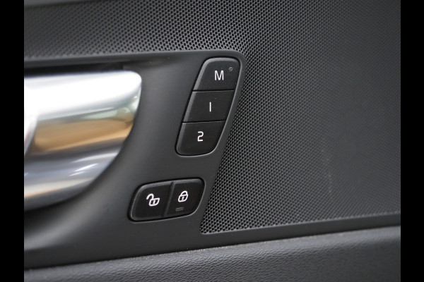 Volvo XC60 2.0 T6 Recharge AWD Ultimate Long Range | Panoramadak | Pilot Assist | Keyless | Camera | Memory | Trekhaak
